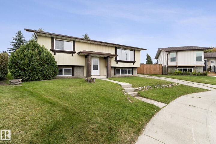 Property Photo:  6 Campbell Cres  AB T7Z 1H8 
