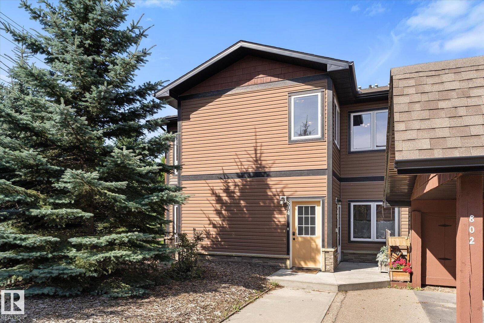 Property Photo:  804 Graybriar Green  AB T7Z 0G1 