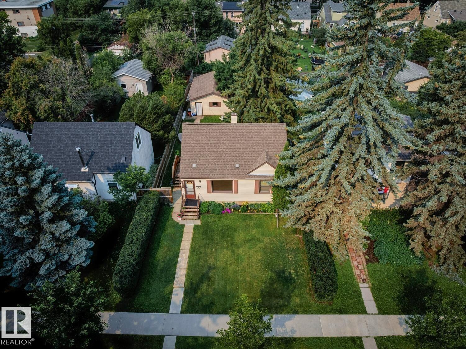 Property Photo: 6810 110 Street NW AB T6H 3E7