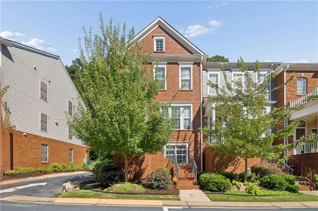 Property Photo: 2253 Limehurst Drive GA 30319