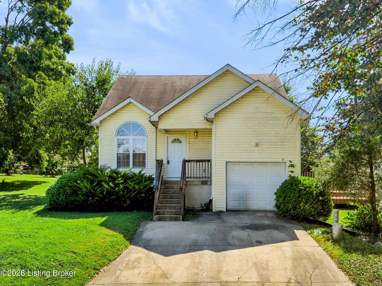 Property Photo:  8104 Hudson Ln  KY 40291 