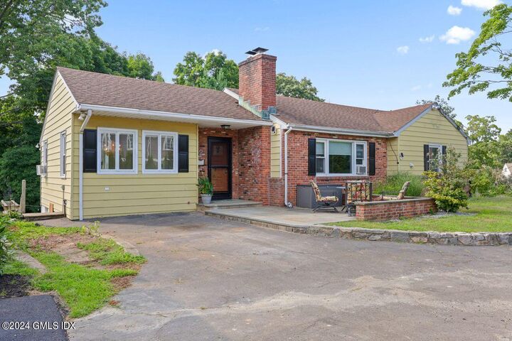 Property Photo:  12 Rockland Place  CT 06831 