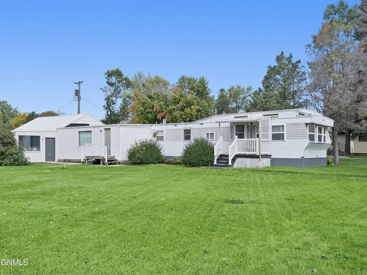 Property Photo:  213 Elm Avenue S  ND 58438 