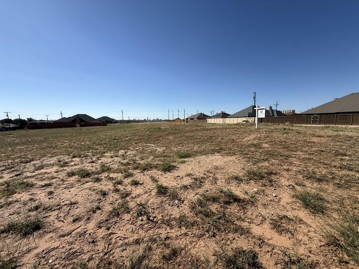 Property Photo: 2104 N Avenue G TX 79404