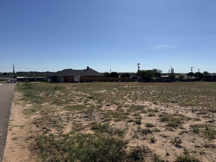 Property Photo:  2106 N Avenue G  TX 79404 