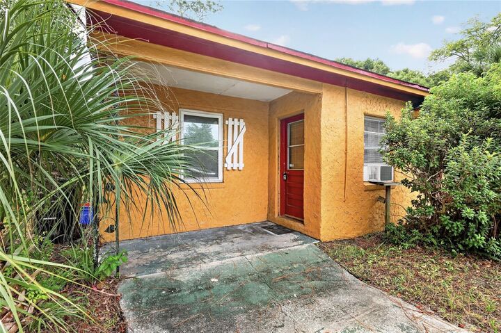 Property Photo: 907 NE 24th Street FL 32641