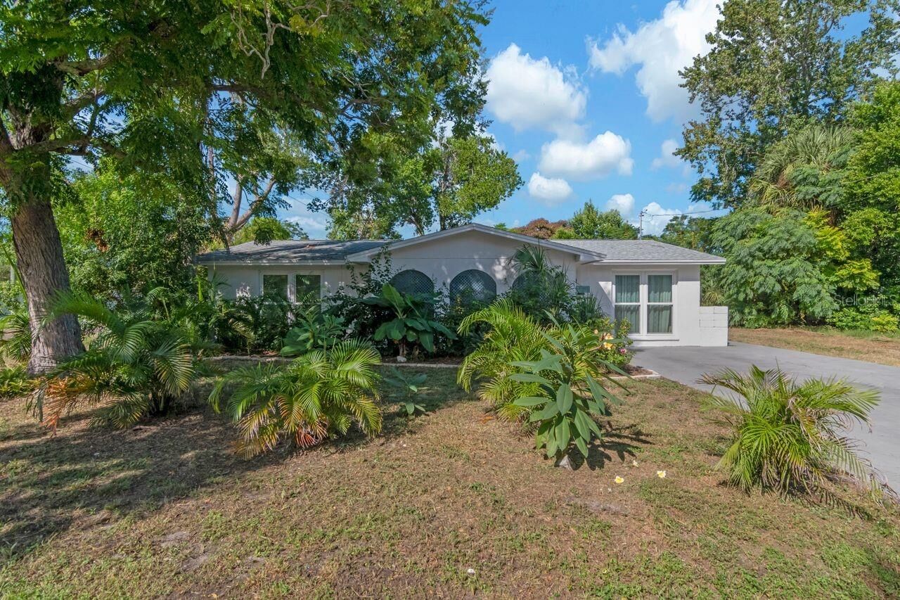 Property Photo: 11005 Harding Drive FL 34668