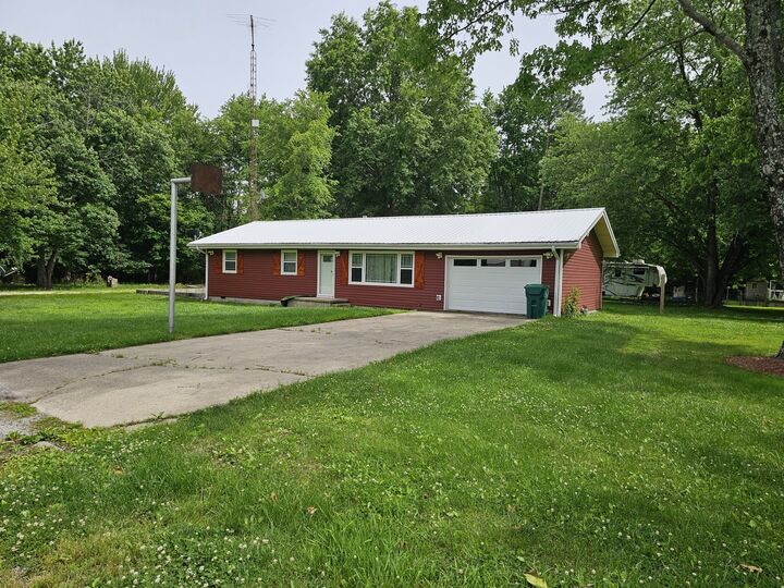 Property Photo:  111 W Hickory Street  IL 62814 