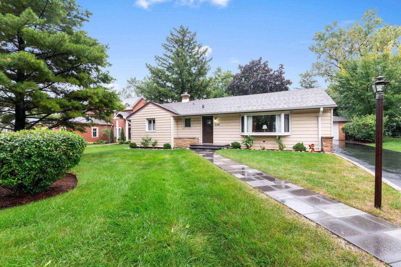 Property Photo: 209 N Richmond Avenue IL 60514
