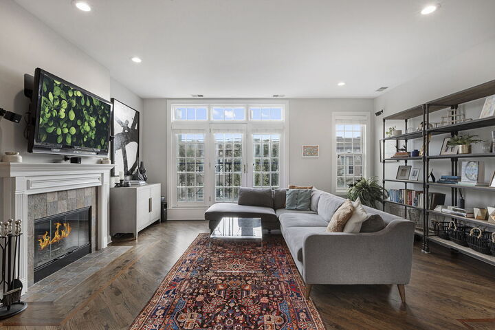 Property Photo: 3634 N Fremont Street 4 IL 60613