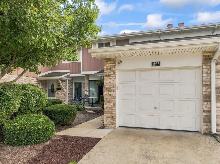 Property Photo: 1232 Reading Court IL 60189