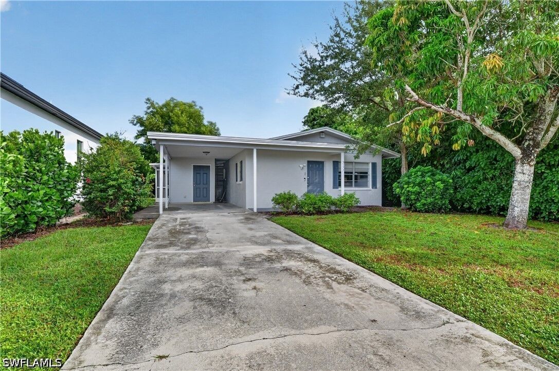 Property Photo: 3177 Woodside Avenue FL 34112