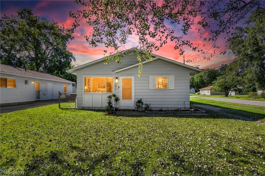 Property Photo:  301 Warden Avenue  OH 44035 