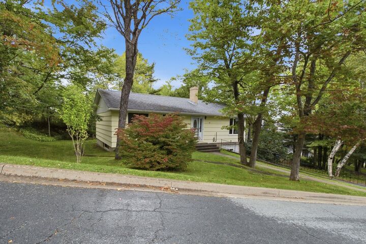 Property Photo:  49 Tremont Drive  NS B3M 1X8 