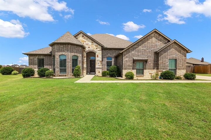 Property Photo: 413 Green Court TX 75173