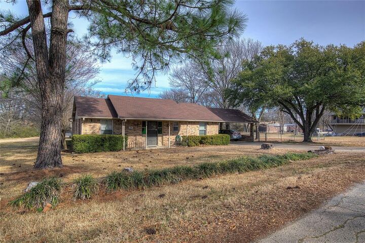 Property Photo: 204 Garrett Avenue TX 75472