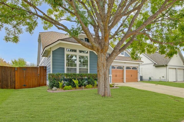 Property Photo: 9928 Tanglebrush Drive TX 75072