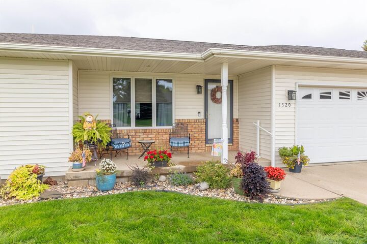 Property Photo:  1320 4th Ave SE  IA 51031 