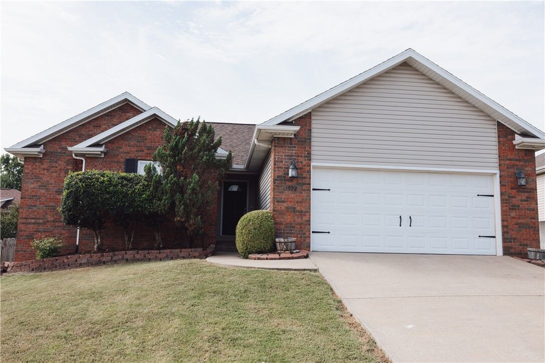 Property Photo:  1922 Bradford Street  AR 72601 