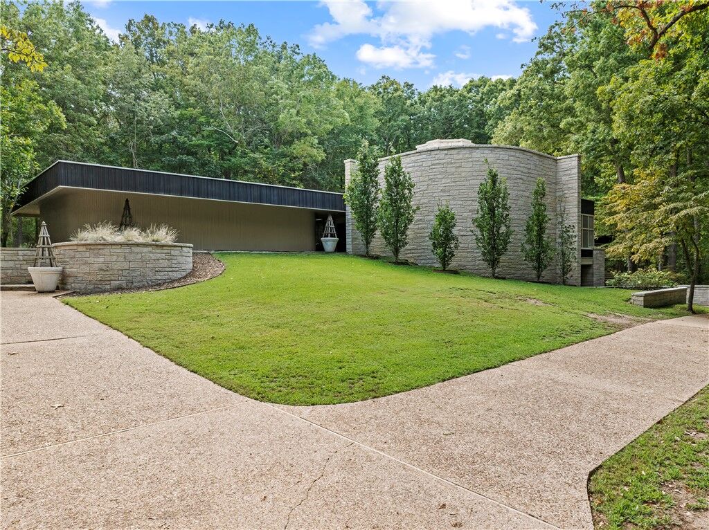 Property Photo:  2702 Stonehedge Drive  AR 72601 