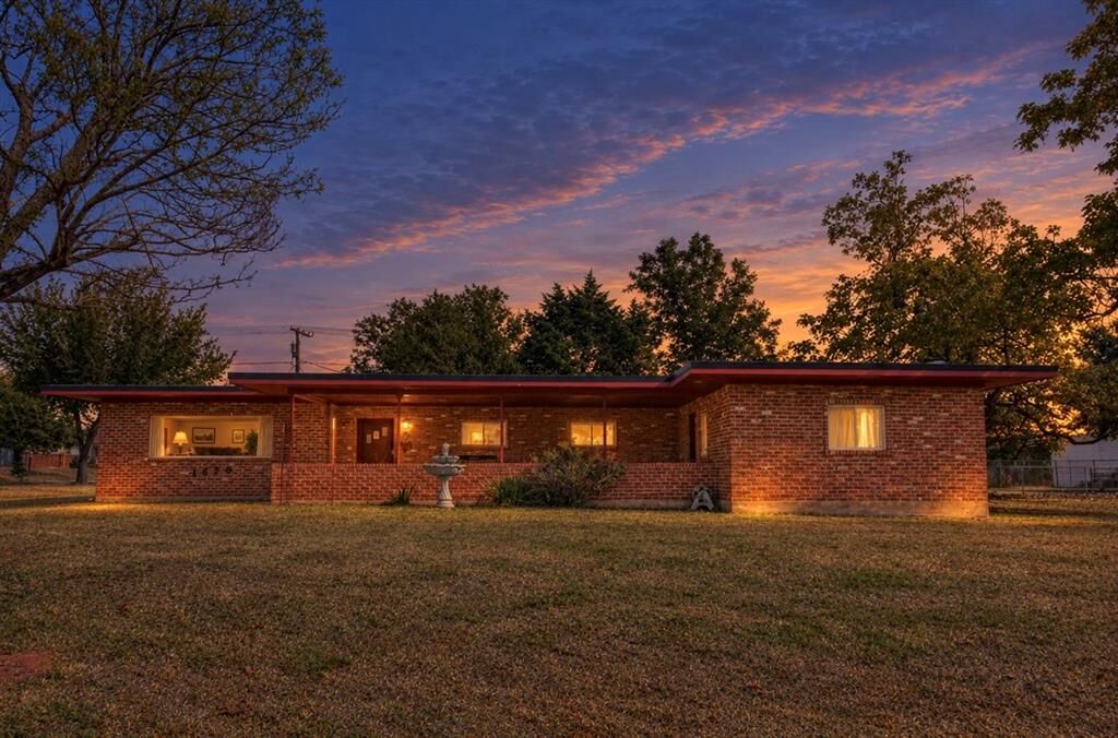 Property Photo:  1628 W Carolina Avenue  OK 73018 