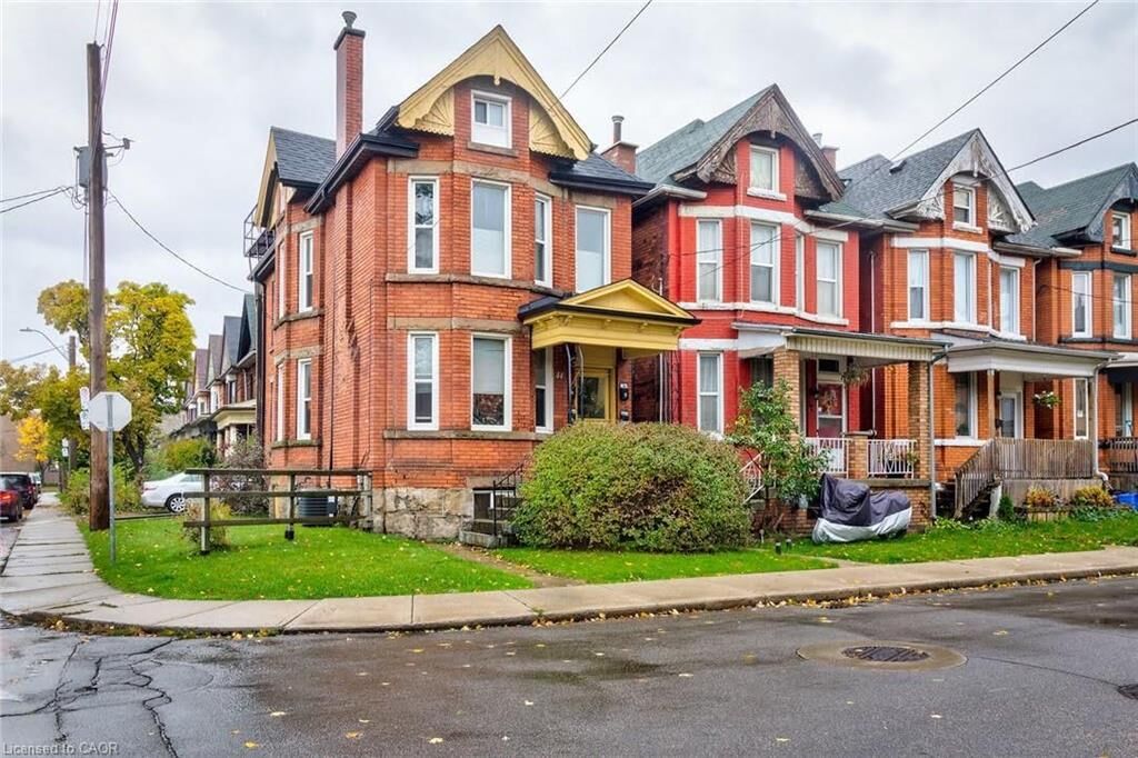 Property Photo:  44 Ashley Street  ON L8L 5S6 