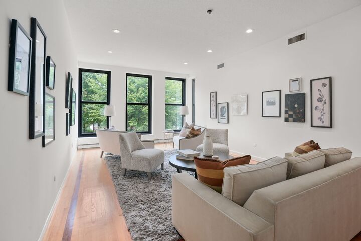 Property Photo:  160 Commonwealth Avenue 218  MA 02116 
