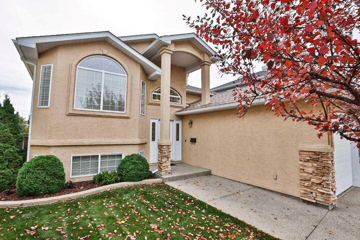 Property Photo:  37 Squamish Crescent W  AB T1K 7R7 