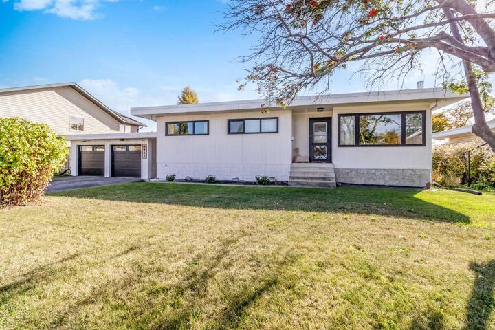 Property Photo:  4939 42 Street  AB T4G 1J9 