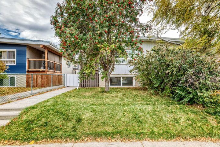 Property Photo:  7409 37 Avenue NW  AB T3B 1W8 