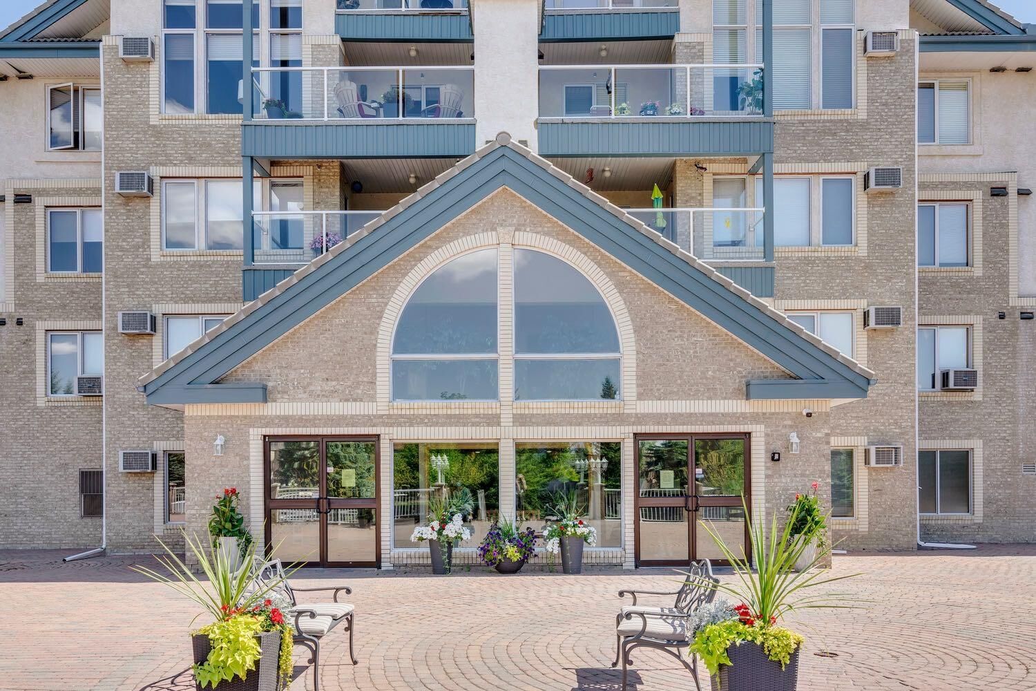 Property Photo:  7239 Sierra Morena Boulevard SW 107  AB T3H 3L7 