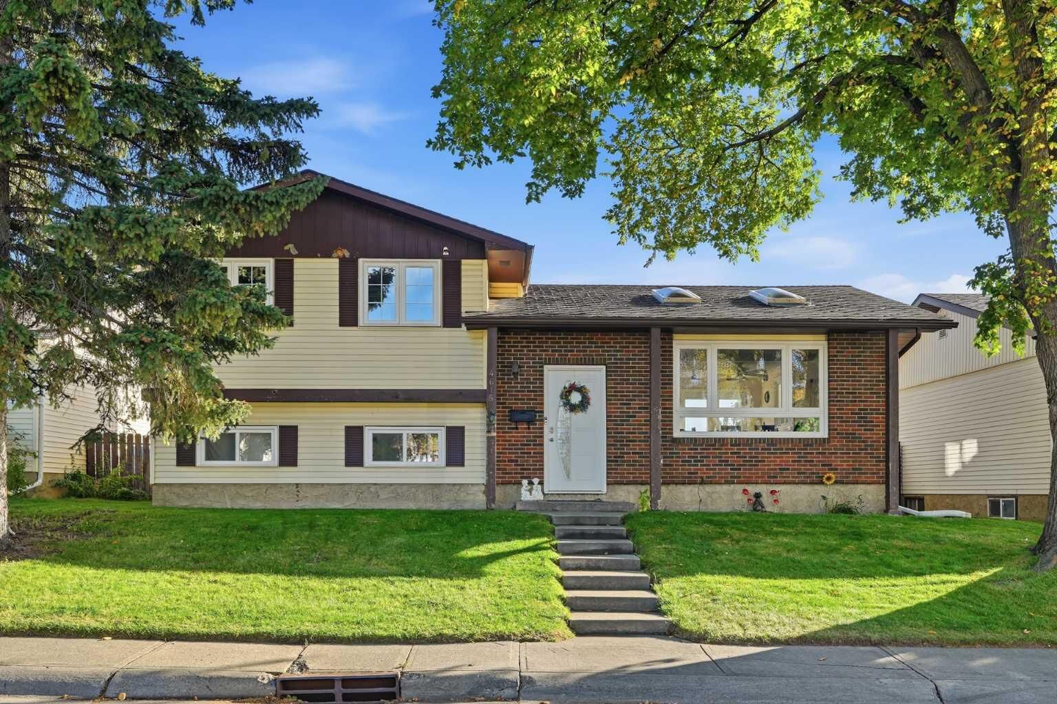 Property Photo:  4615 31 Avenue NE  AB T1Y 1G8 
