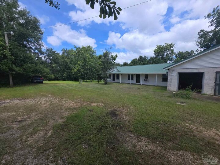 Property Photo: 6200 Arthur Brown Rd FL 32568