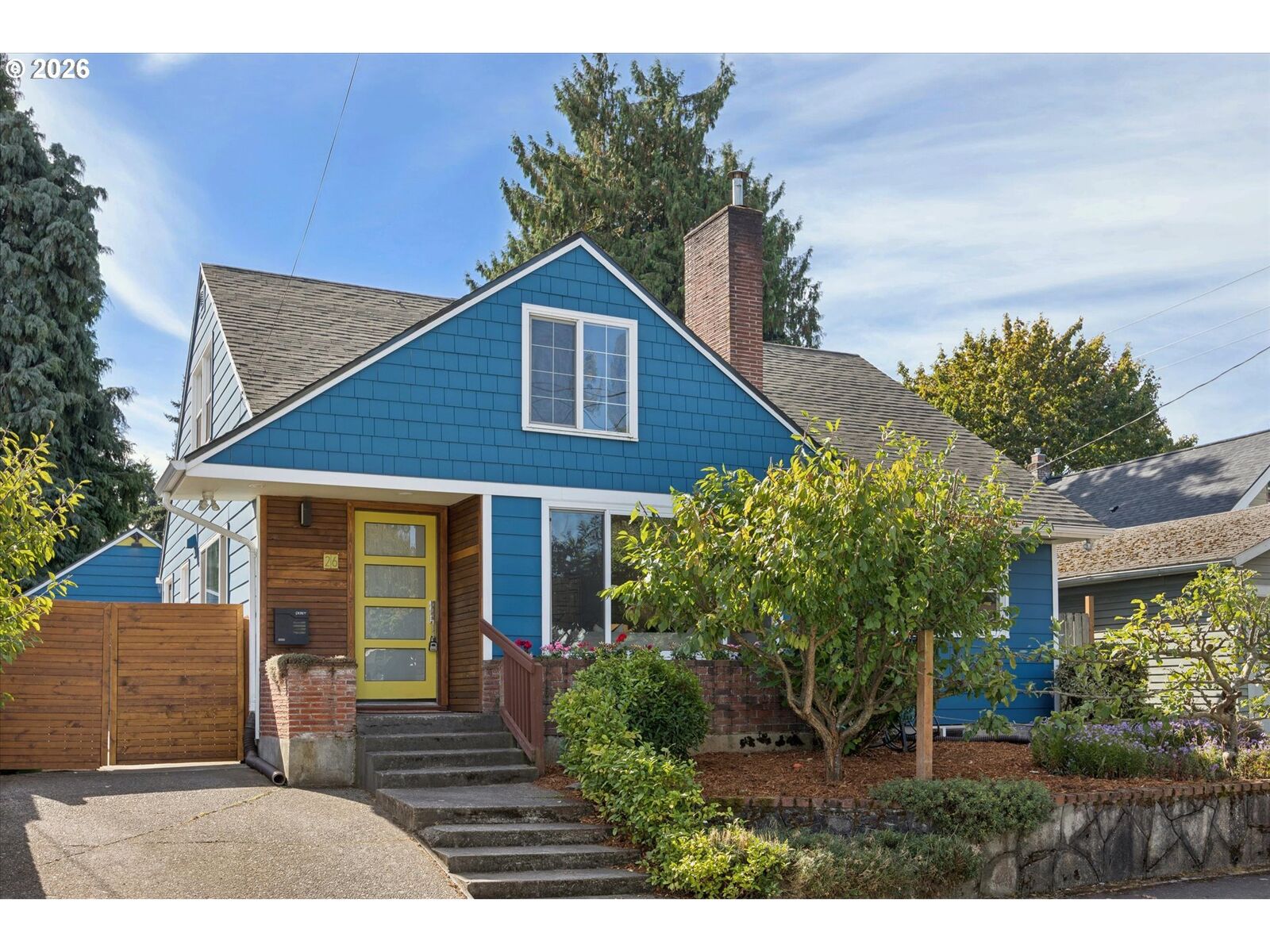 Property Photo:  26 NE Stafford St  OR 97211 