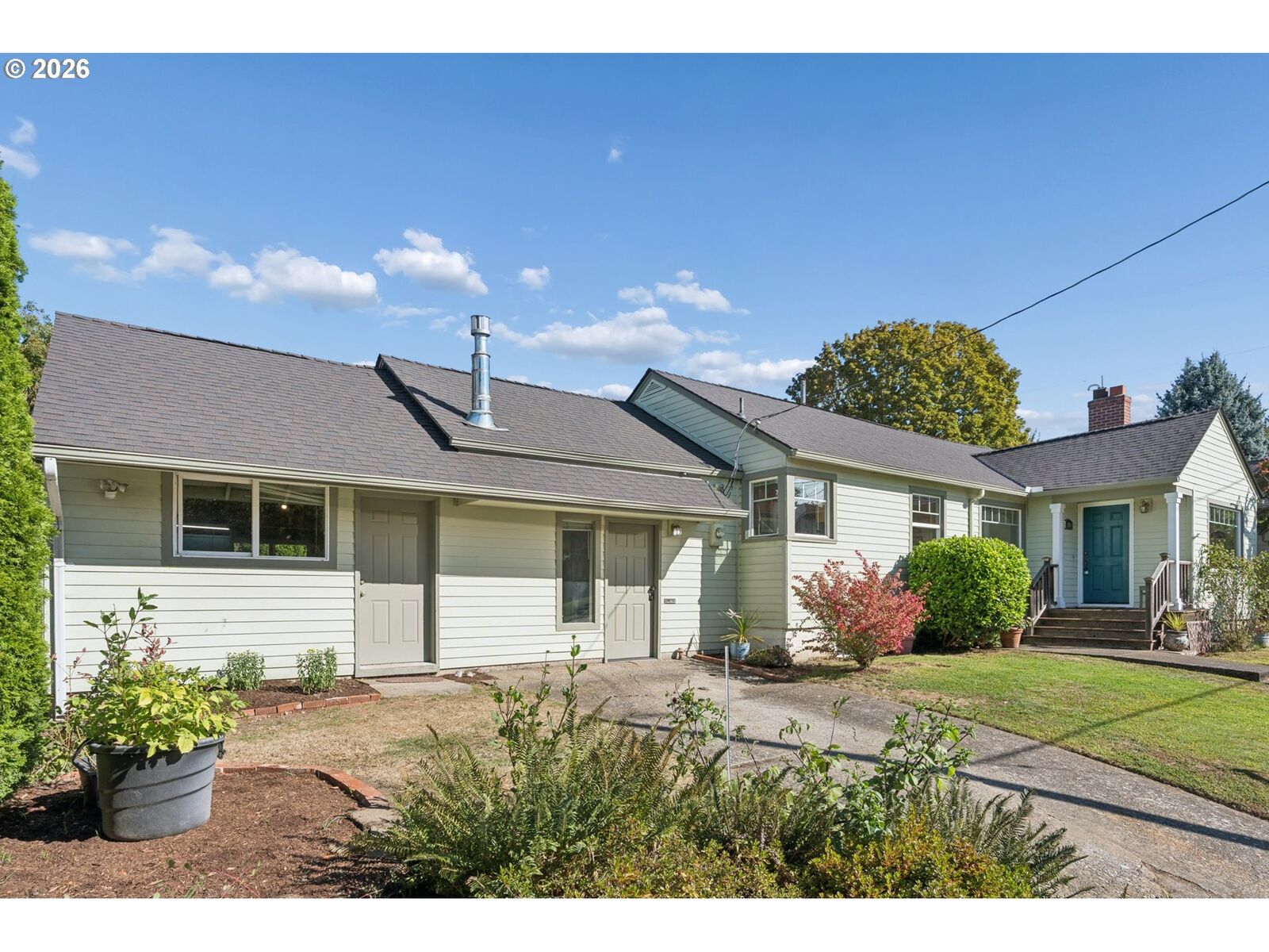 Property Photo:  4951 SE Salmon St  OR 97215 