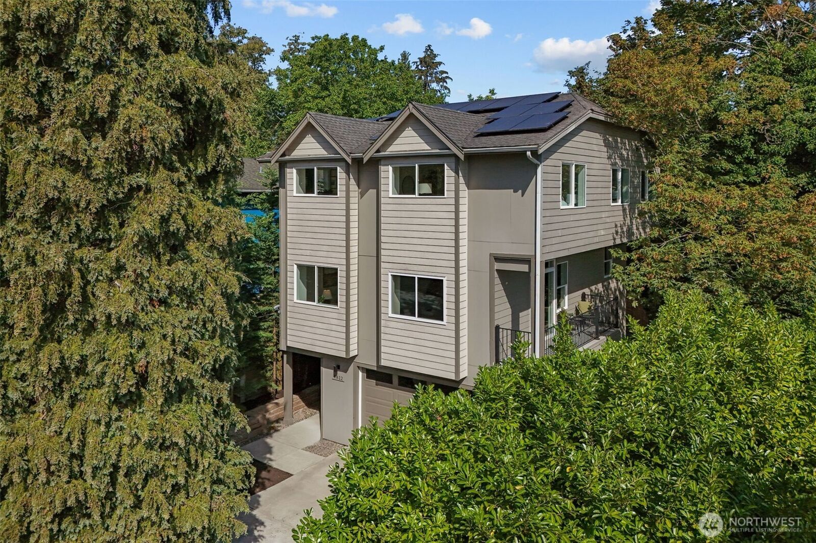 Property Photo: 4812 S Frontenac Street WA 98118