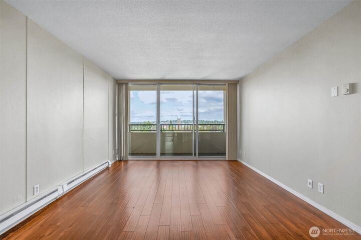 Property Photo: 4540 8th Avenue NE 1403 WA 98105