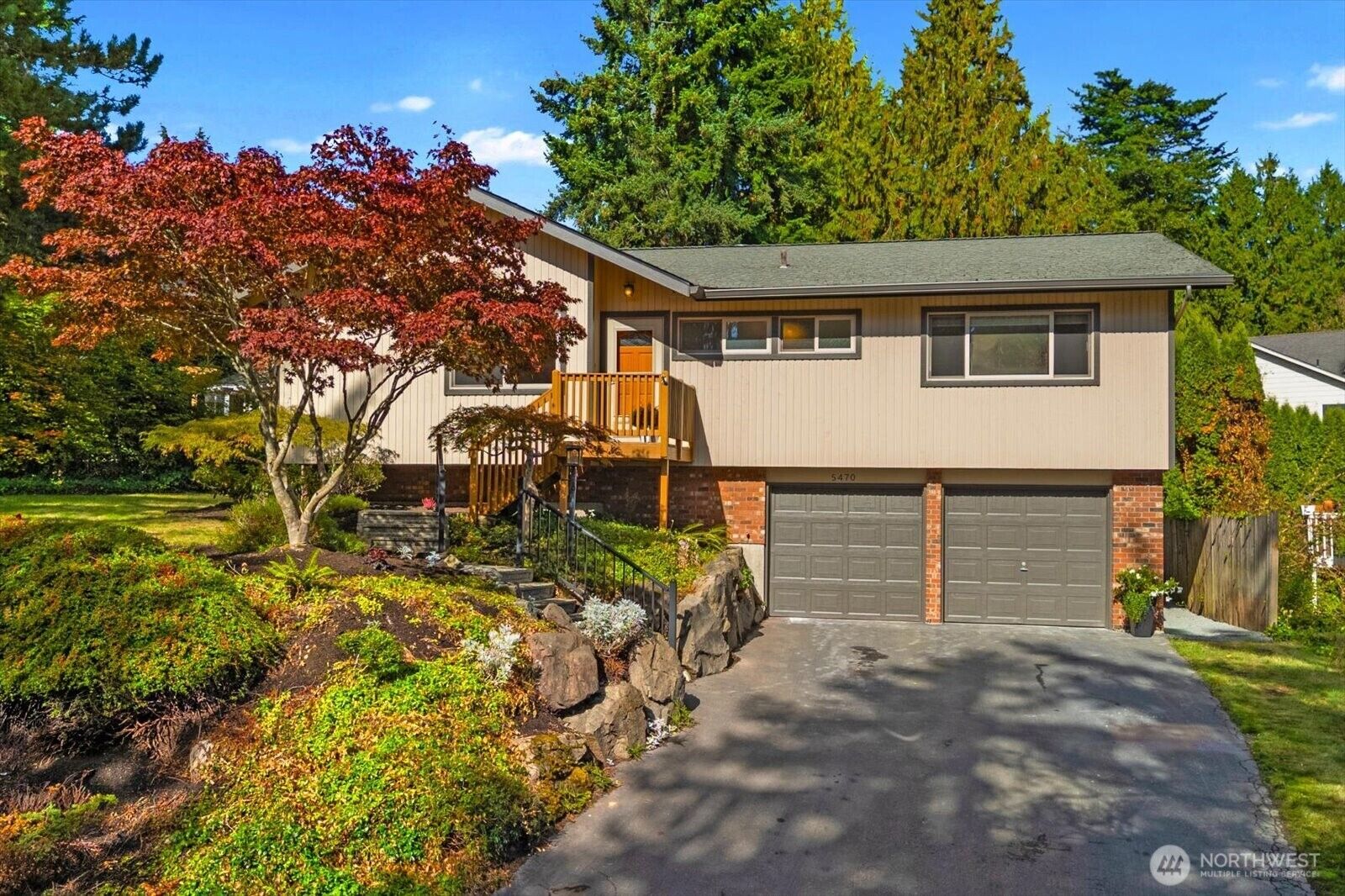 Property Photo: 5470 NE 200th Place WA 98155
