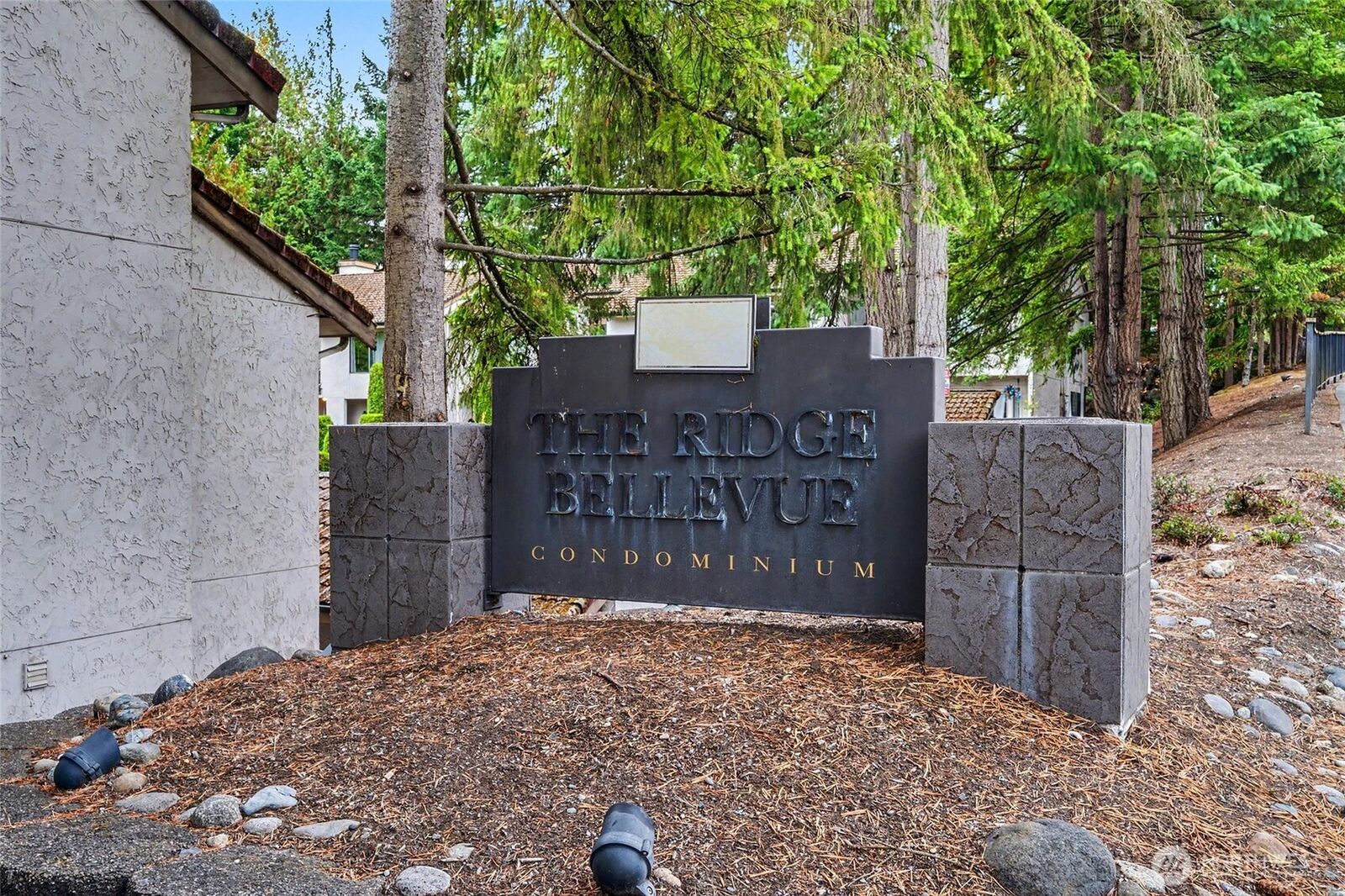 Property Photo: 10410 NE 32nd Place D-104 WA 98004