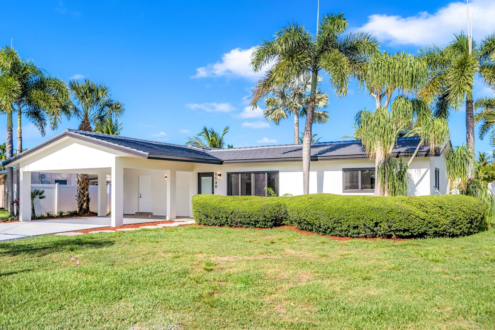 Property Photo:  1120 SE 9th Avenue  FL 33060 