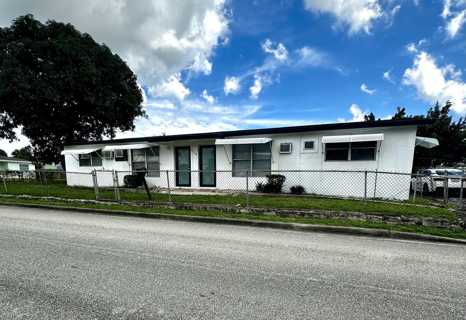 Property Photo: 3116 Rj Hendley Avenue FL 33404