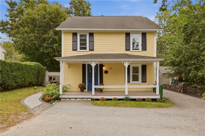 Property Photo:  275 Green End Avenue  RI 02842 