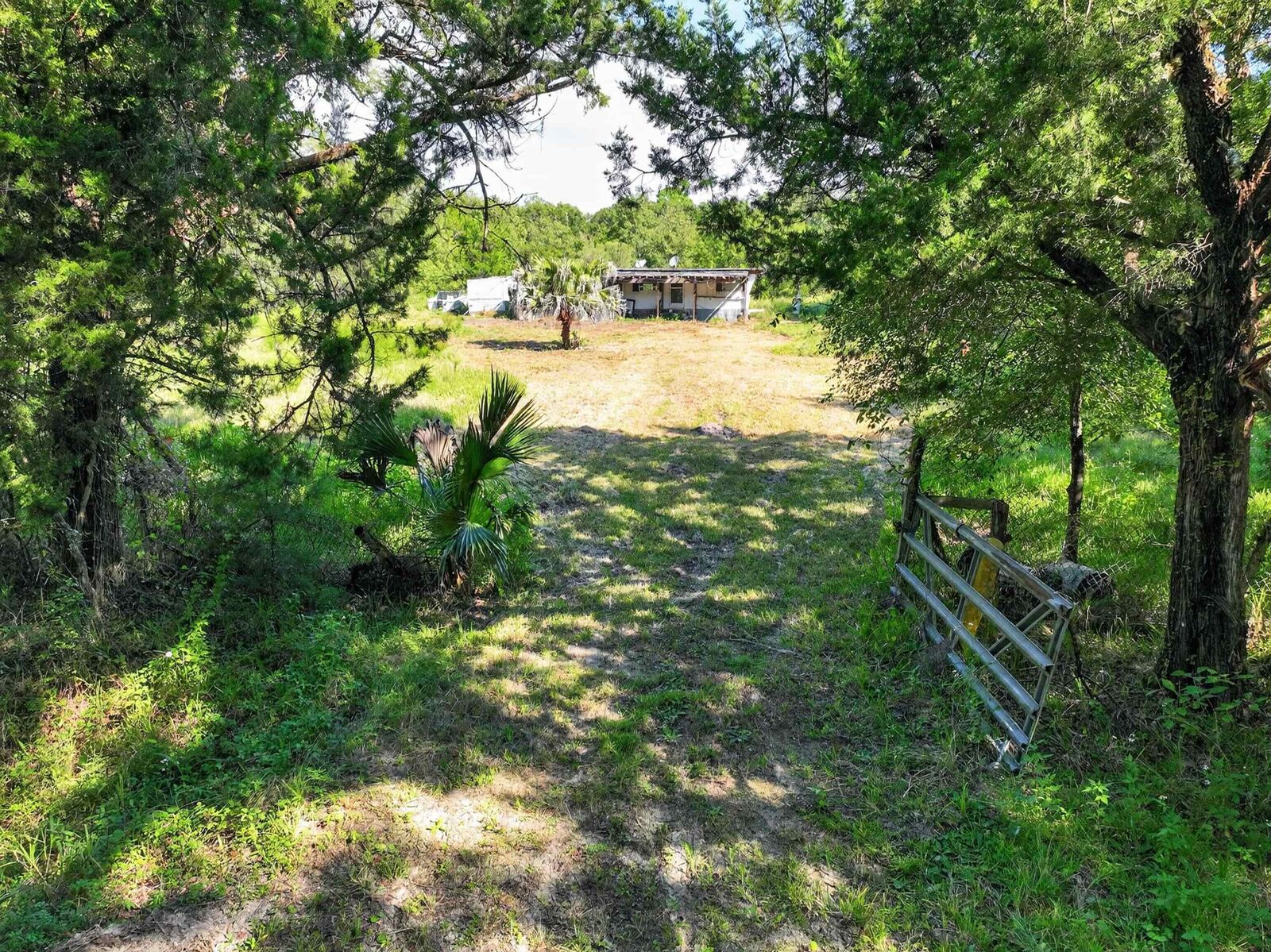 Property Photo: 301 County Road 2006 FL 32110