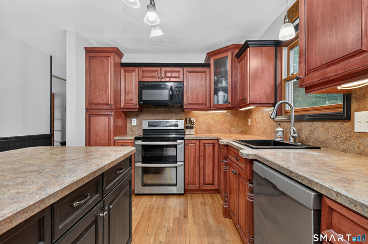 Property Photo:  18 Rockridge Terrace  CT 06712 