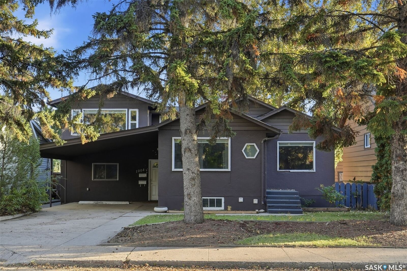 Property Photo:  1004 6th Street E  SK S7H 1E2 