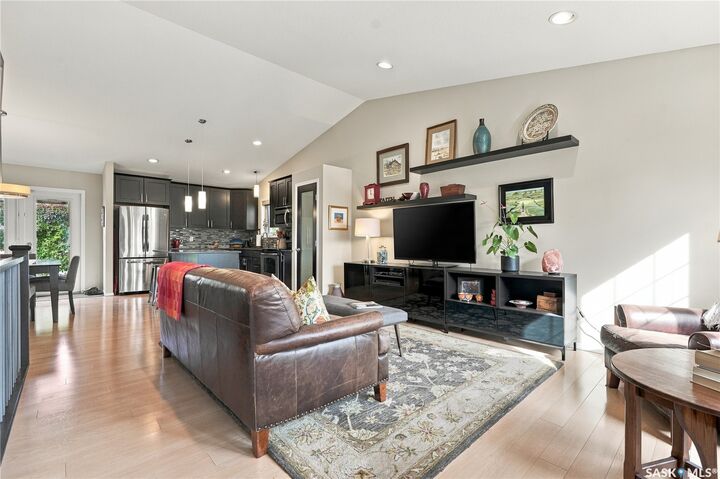Property Photo:  114 Senick Crescent  SK S7T 0P1 