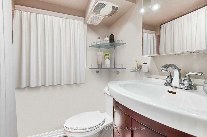 Property Photo:  10 Muriel Avenue Lower  ON M4J 2X9 