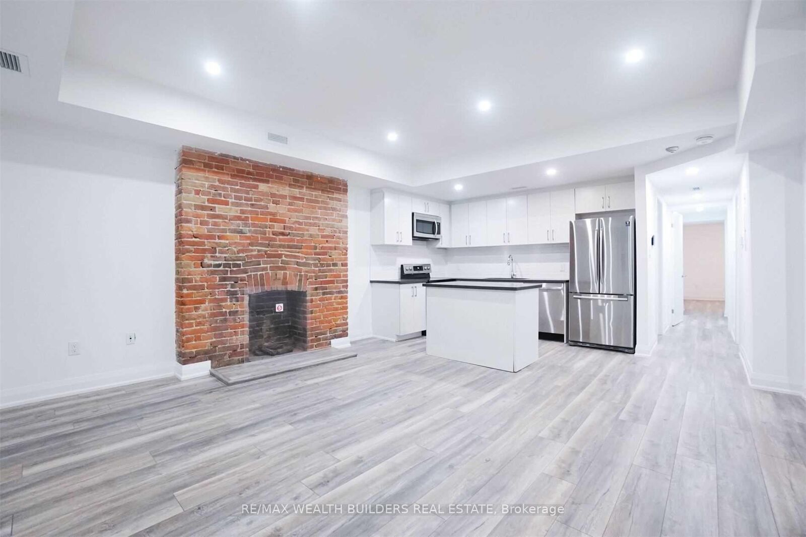 Property Photo:  215 Jarvis Street 1  ON M5J 2C1 