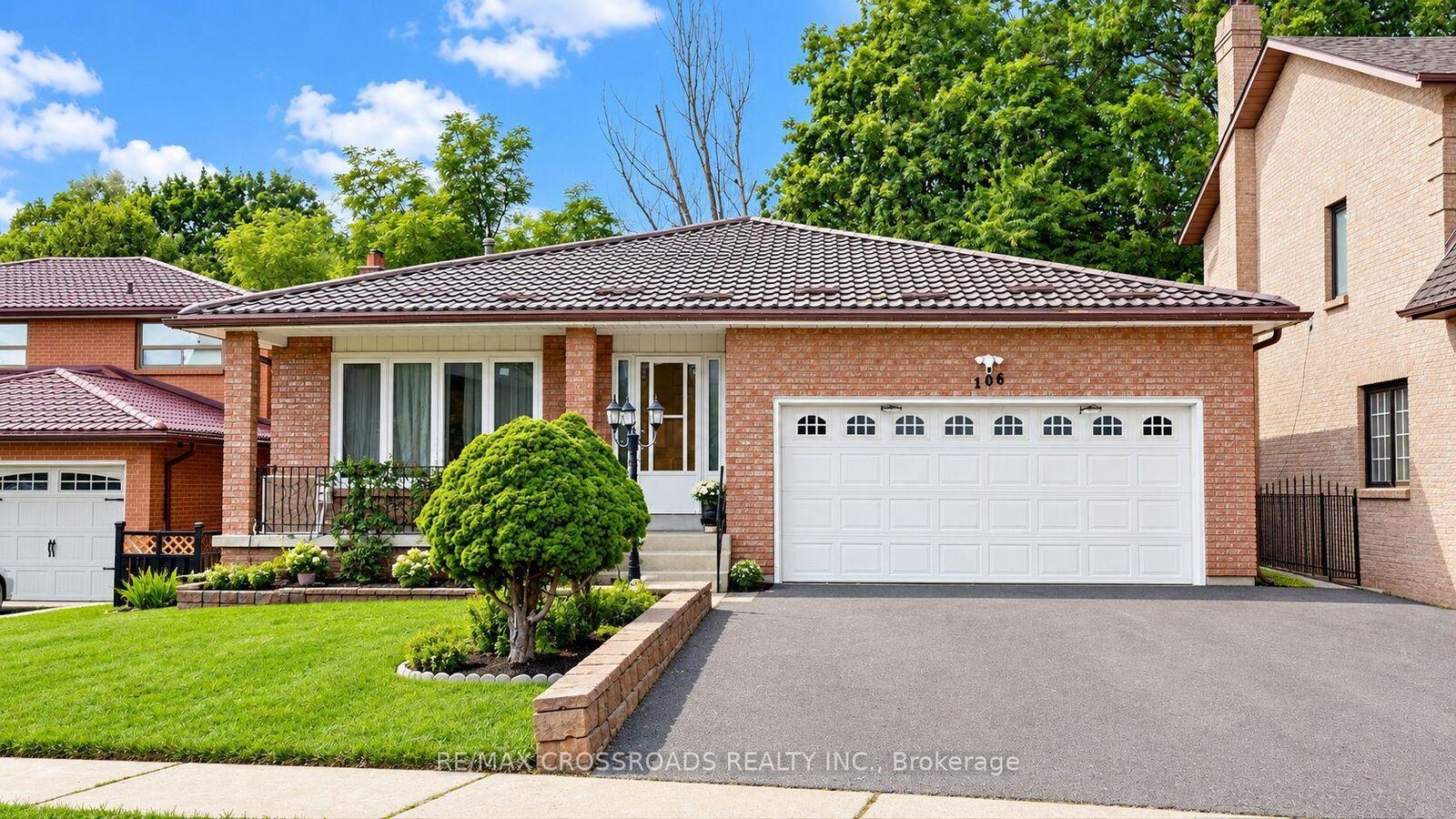 Property Photo: 106 Stilecroft Drive 7 ON M3J 1A9