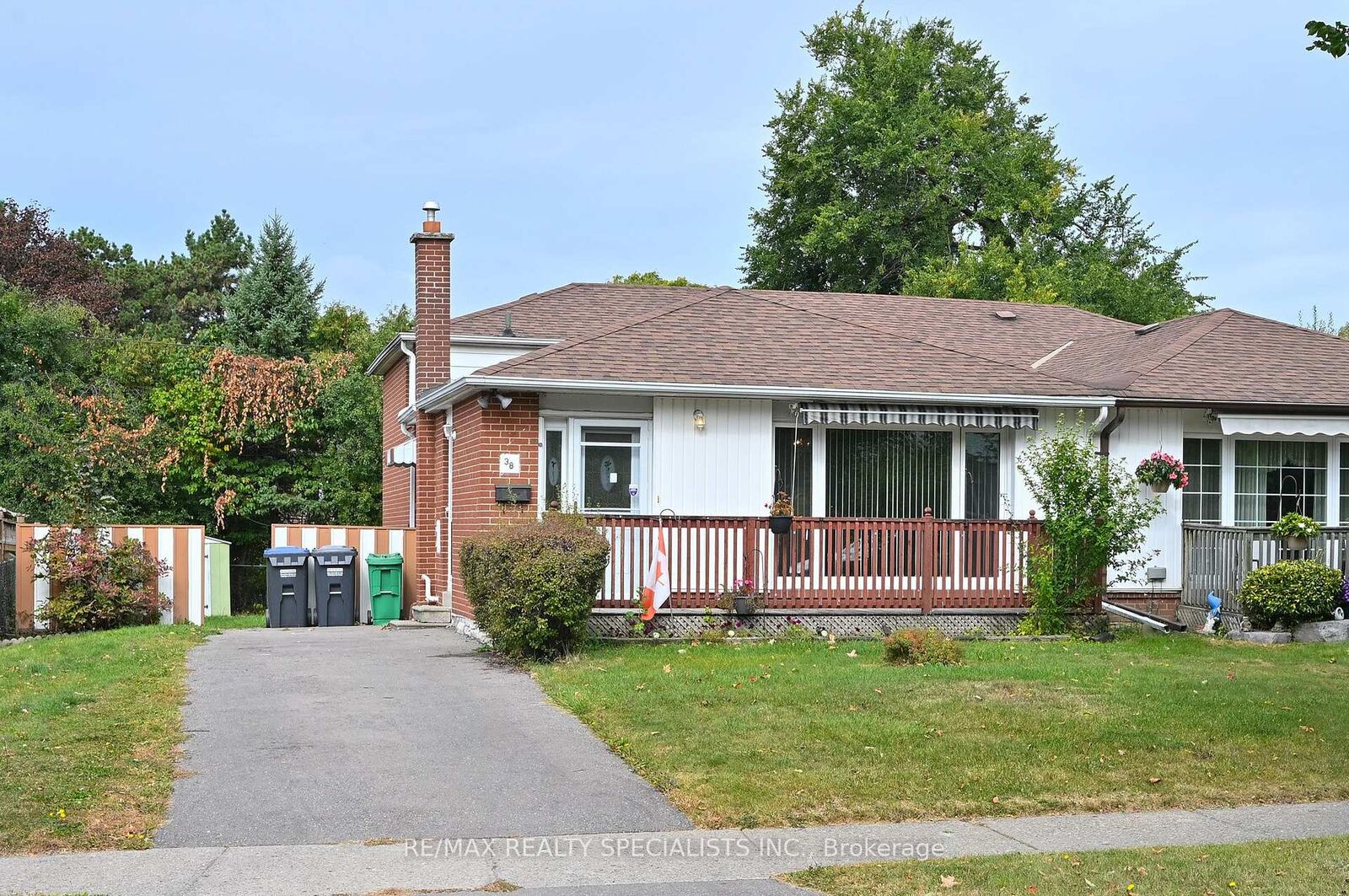 Property Photo:  38 Algonquin Boulevard  ON L6T 1R9 
